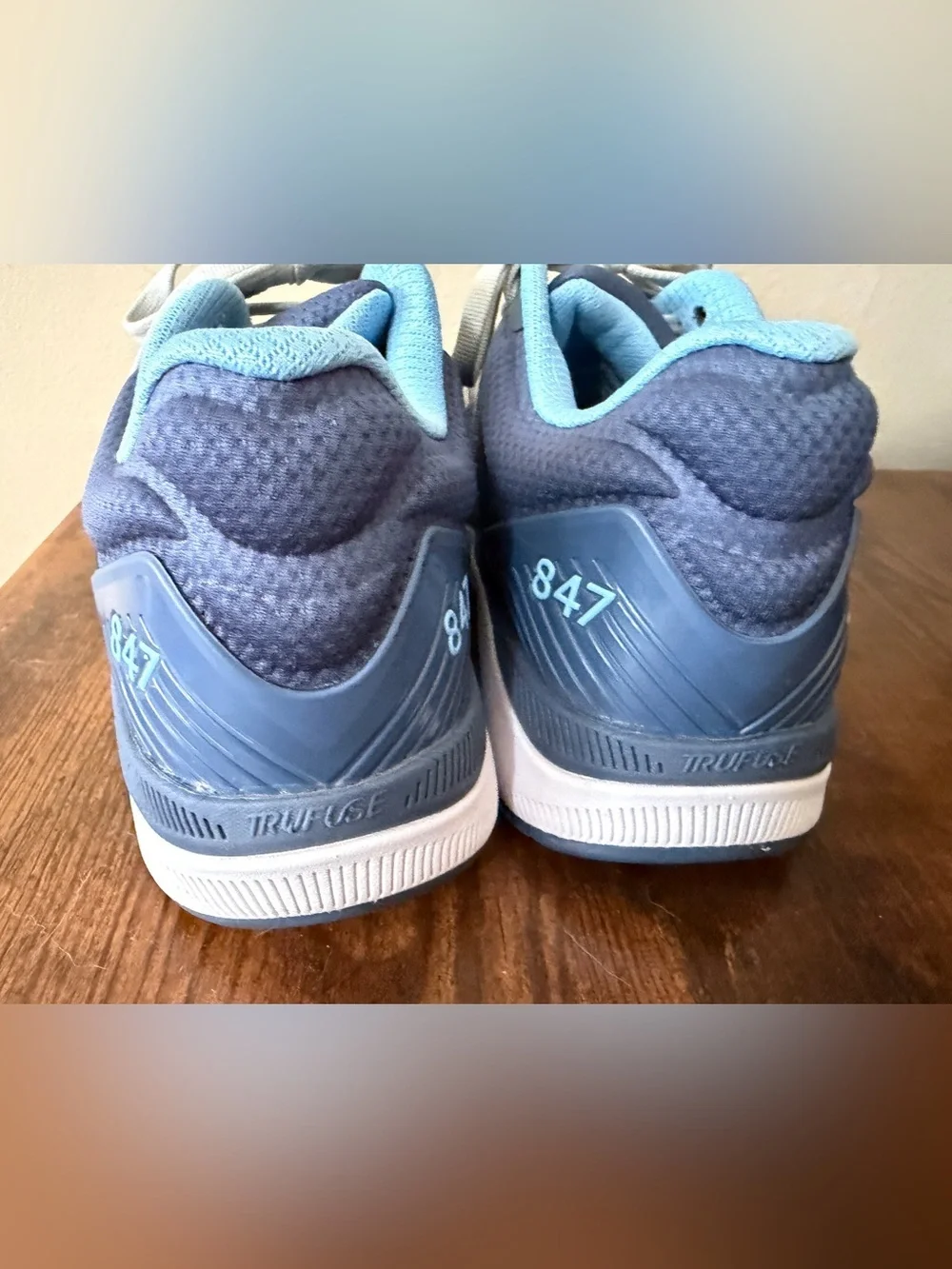 New Balance 847 Light Blue Women's Running Sneakers Size 9
